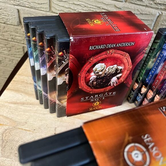 Stargate DVD box set seasons 4,5,6,7,8 - Picture 11 of 12